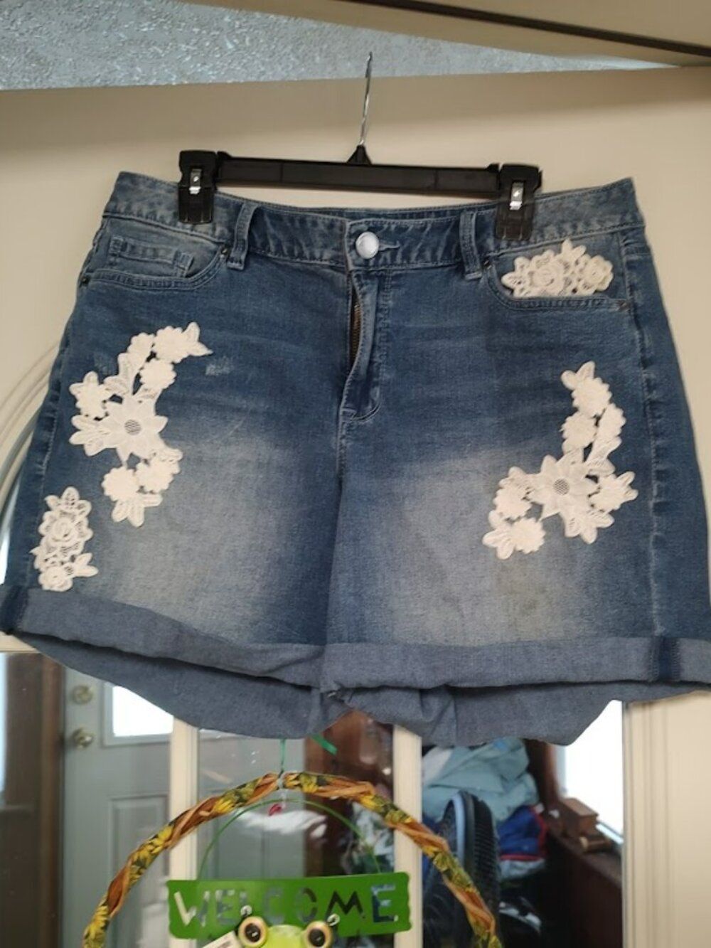 New Lane Bryant Blue White Flowered Jean Shorts Size Women's 16